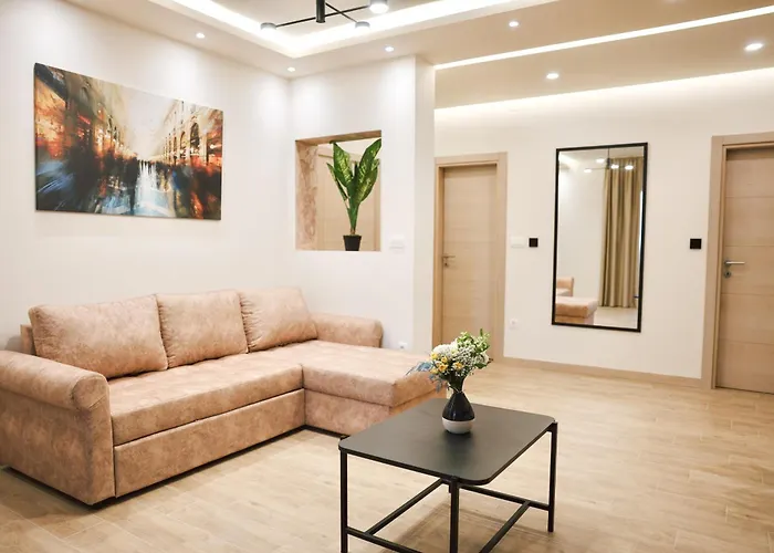 Apartments N & S - Private Parking & 1 Minute To The Beach
