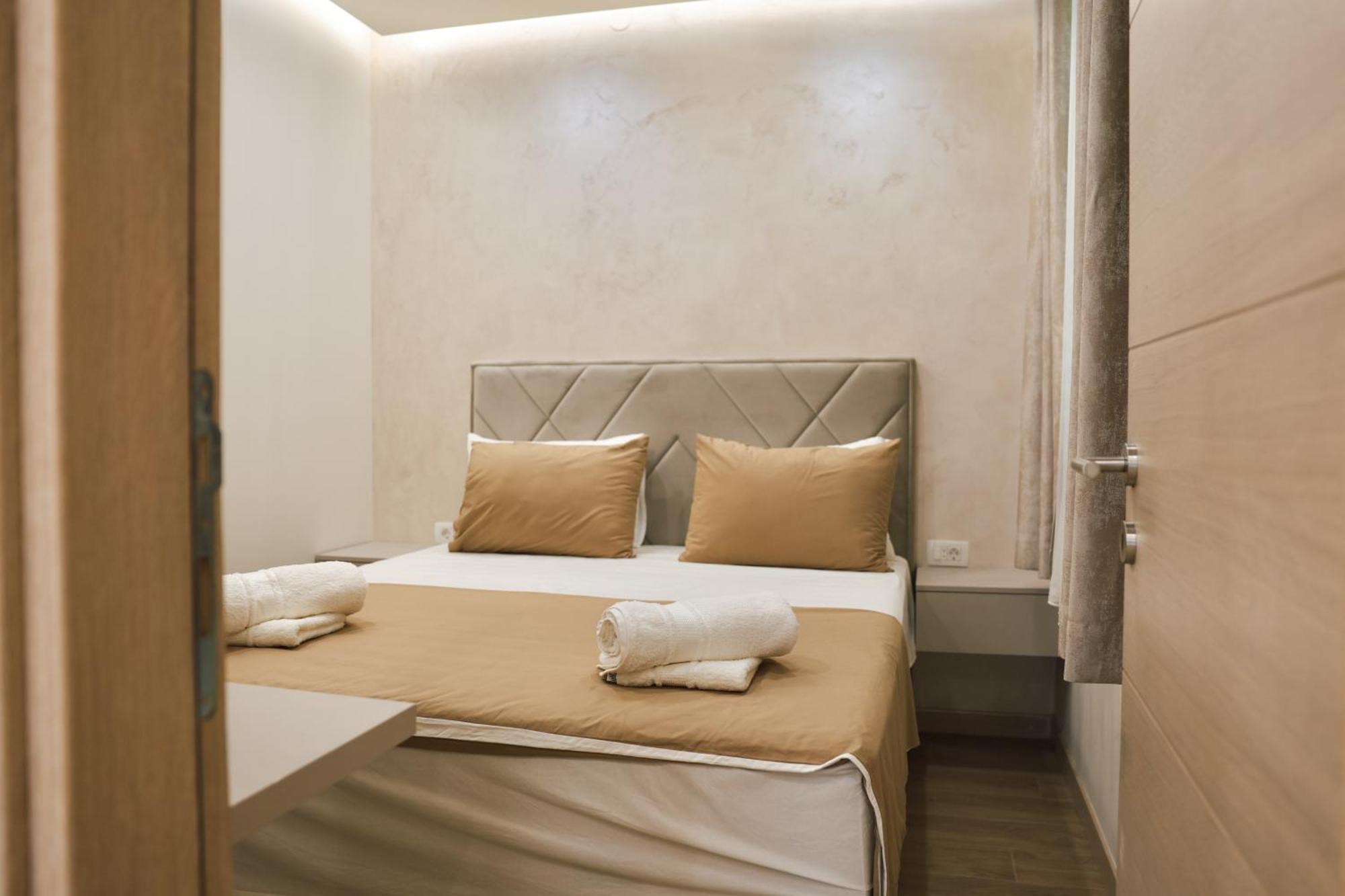 N & S - Private Parking & 1 Minute To The * Herceg Novi