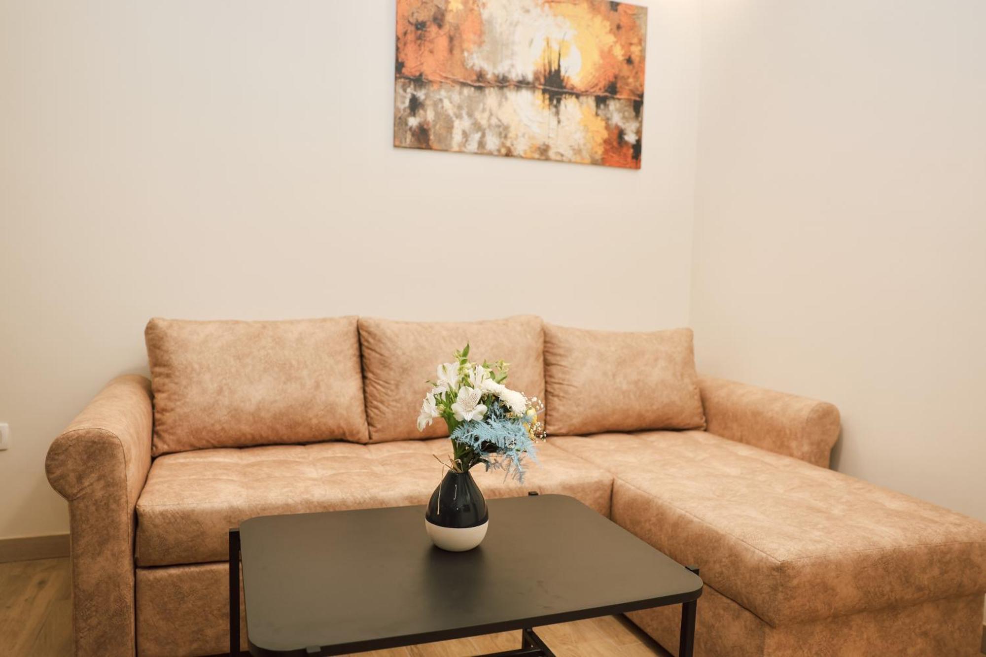 Apartment N & S - Private Parking & 1 Minute To The *