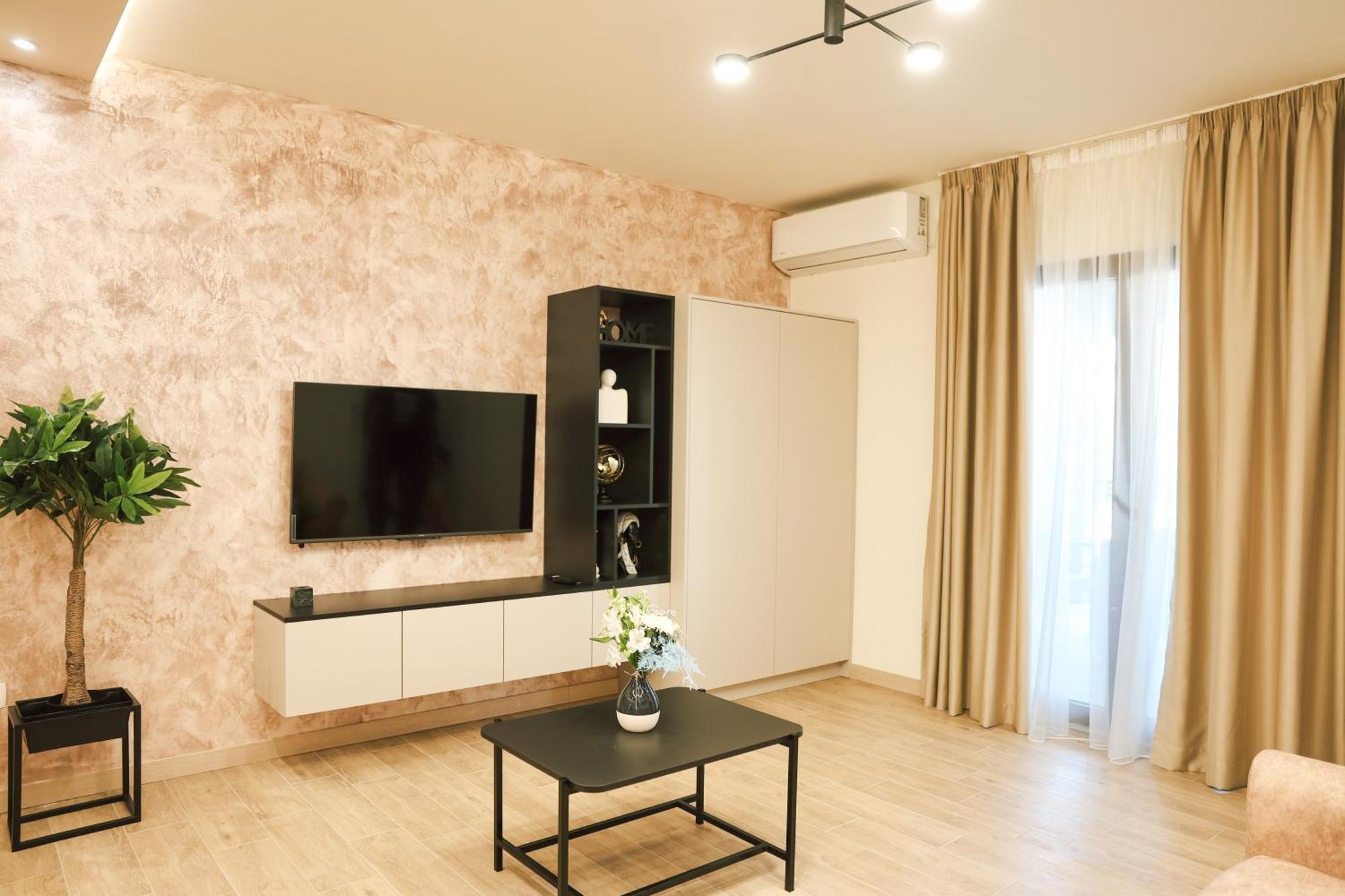 Apartment N & S - Private Parking & 1 Minute To The *