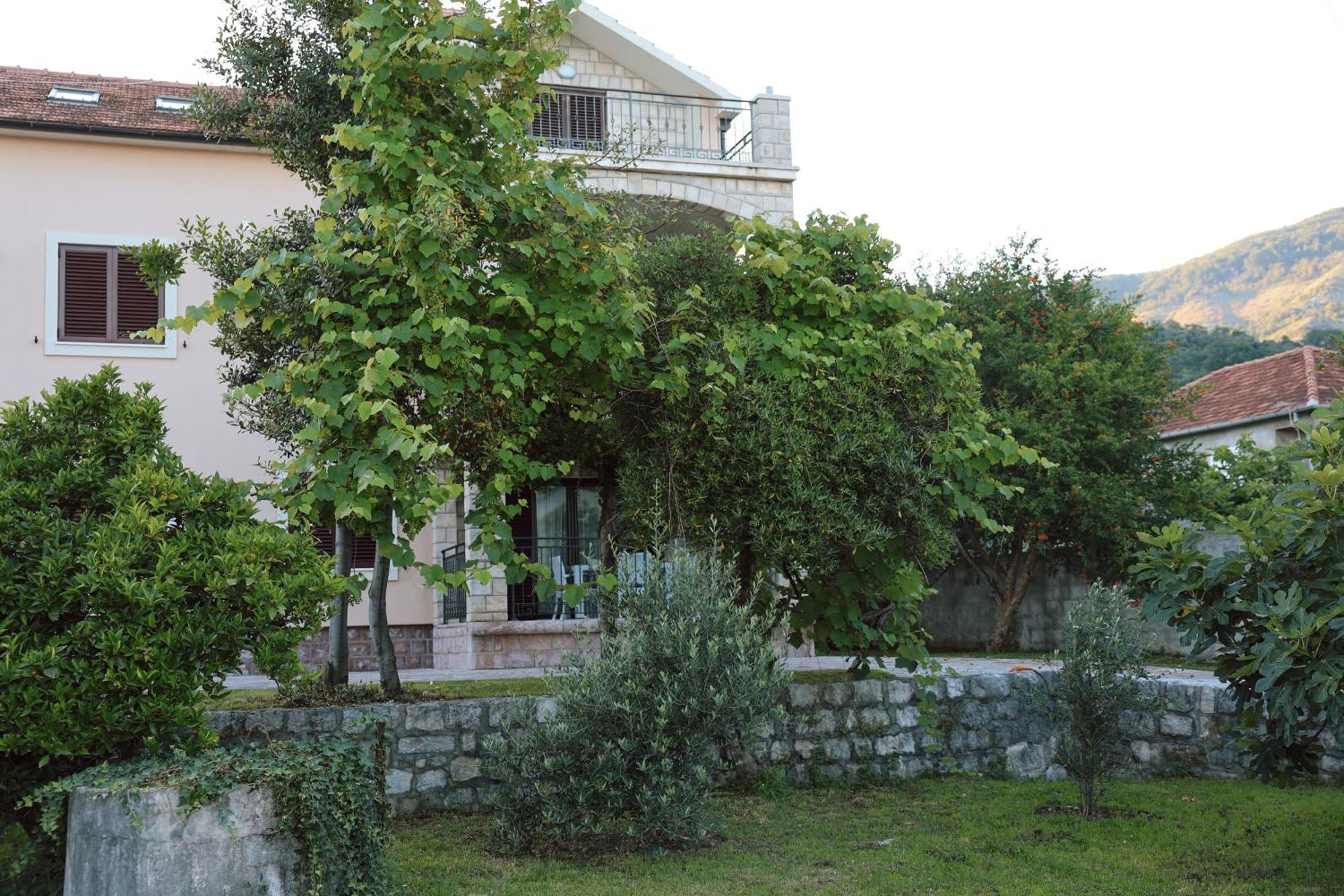 Apartment N & S - Private Parking & 1 Minute To The *