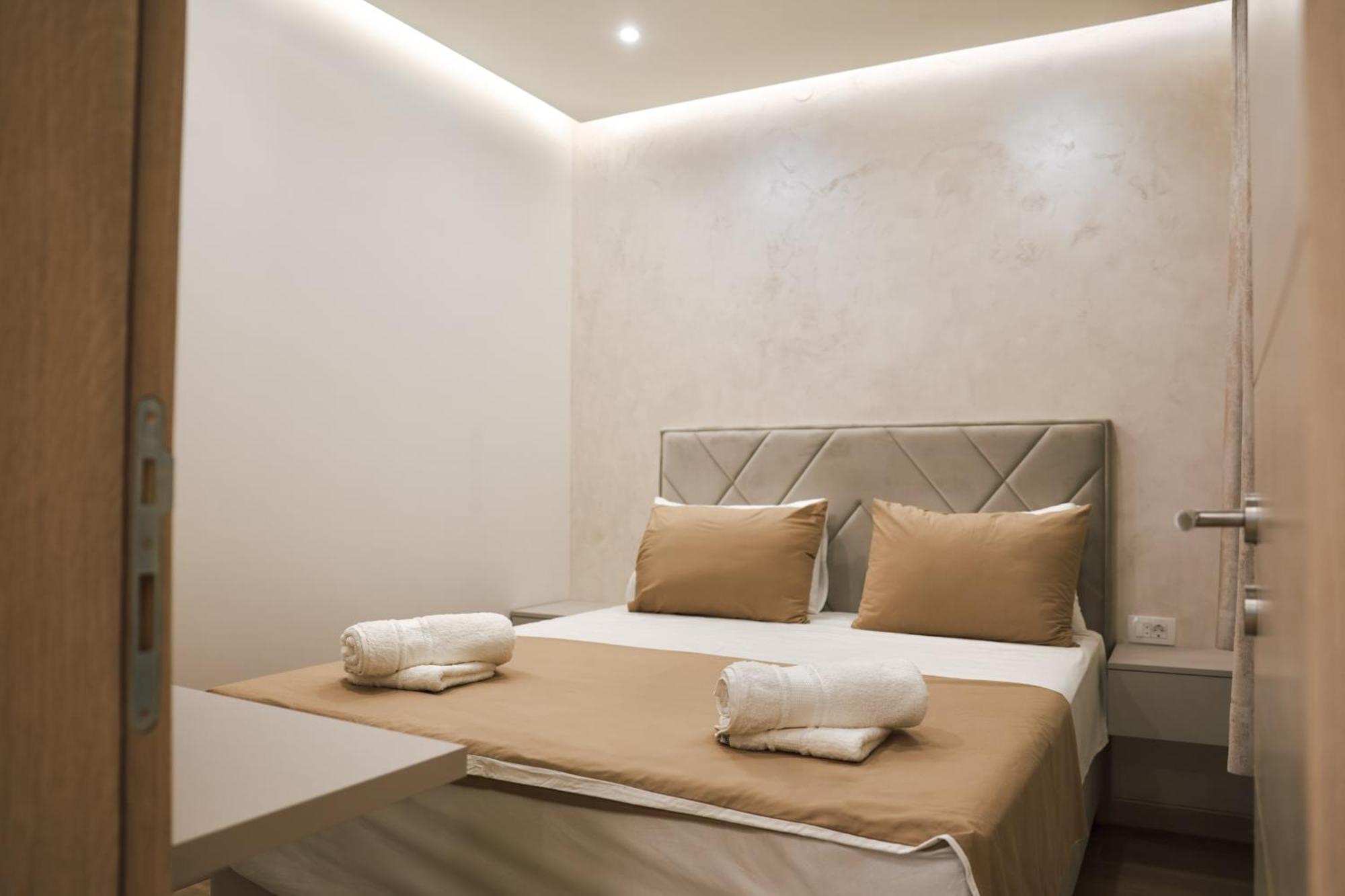 N & S - Private Parking & 1 Minute To The * Herceg Novi